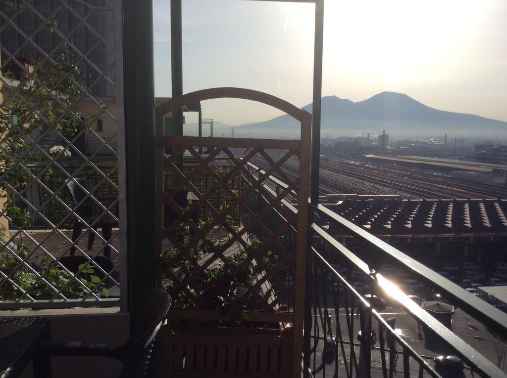Top Floor Rentrooms Napoli Room photo